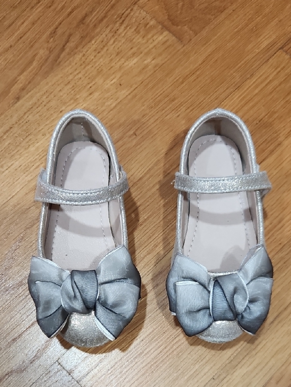 Silver Girls' Bow Dress Shoes
